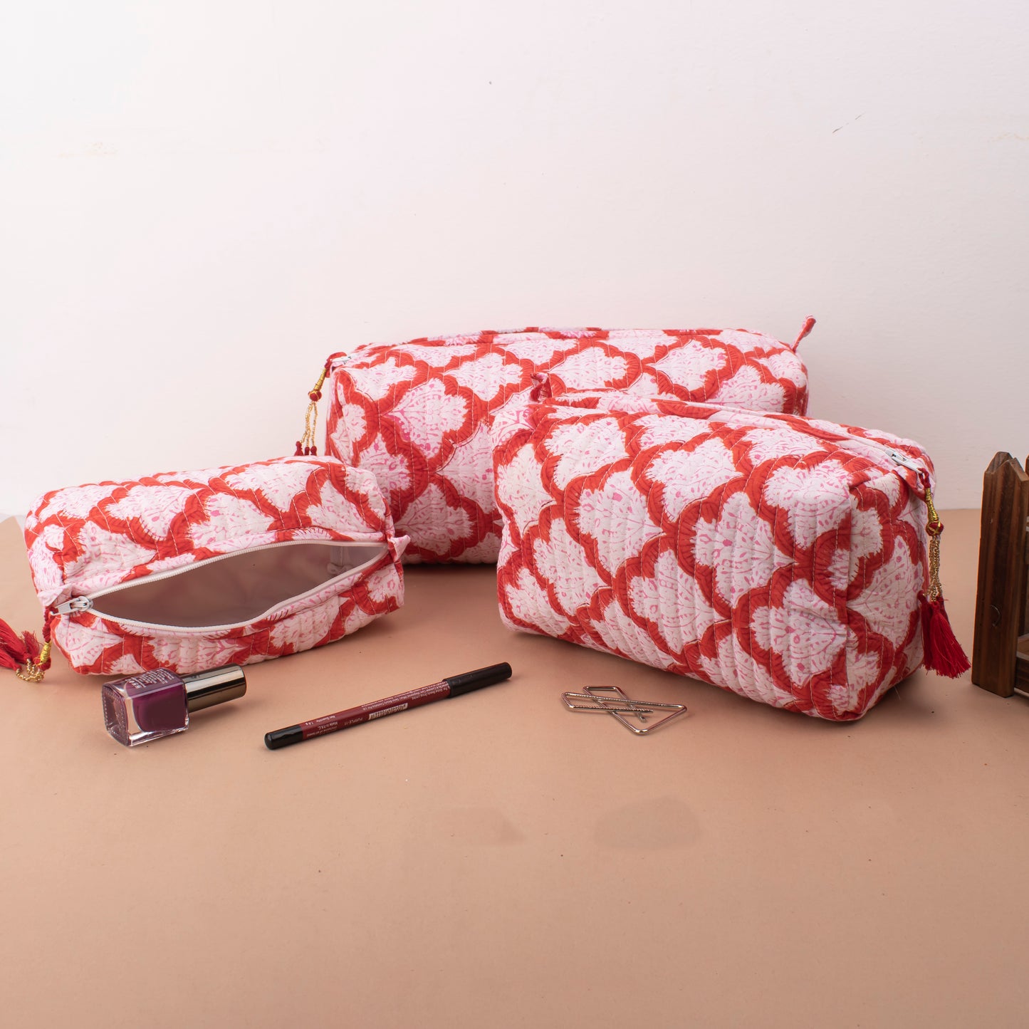 Handmade Aesthetic Pouch, Bridesmaid Gift, Makeup Travel Bag, Handmade Cotton Toiletry Bag, Block Print Makeup Bag, Quilted Wash Bag - Set of 3
