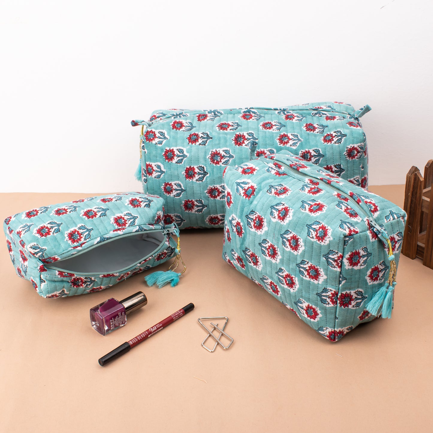 Printed Cotton Pareo With Matching Makeup Bag, Indian Handmade Combo Gift, Lightweight Summer Scarf With Tolitary Bag, Affordable Gift Combo